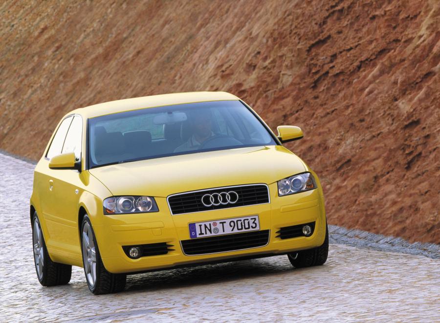  Audi A3 2.0 FSI (8P) 2003 года  (фото 3 из 15)